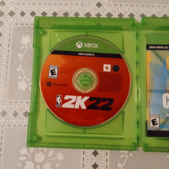 Xbox X NBA2K22 75th Anniversary Cover-Game, Jabbar, Durant, and Nowitzki - Picture 4 of 6